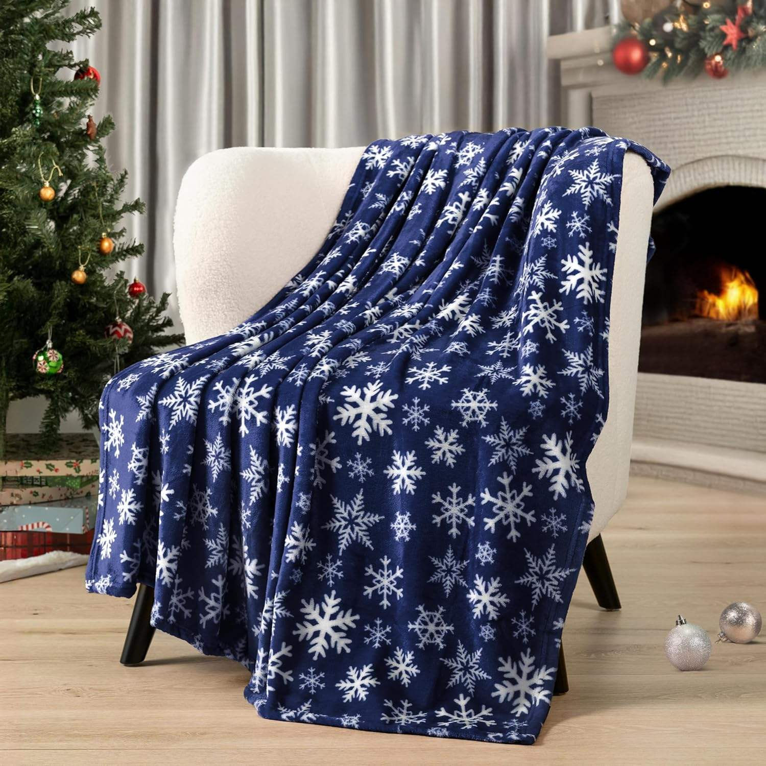 Premium Christmas Flannel Throw Blanket Snowflake Pattern Soft Breathable Warm Cozy Blanket for Daily Rest and All Season Use