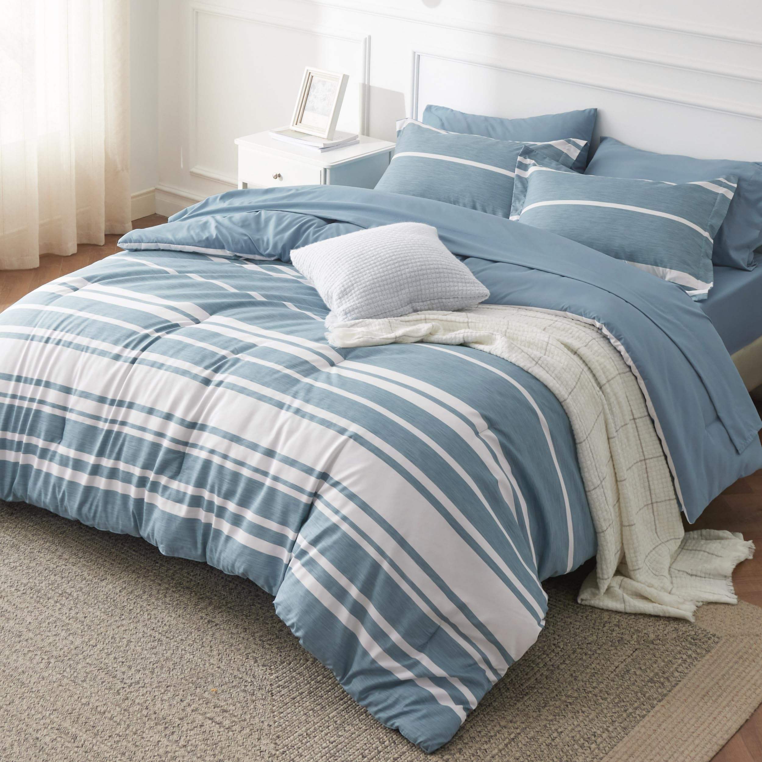 Custom Printing Royal Blue Comforter Sets 300TC Polyester Simple Luxury King Size Bedding for Wedding Hotel Home OEM ODM