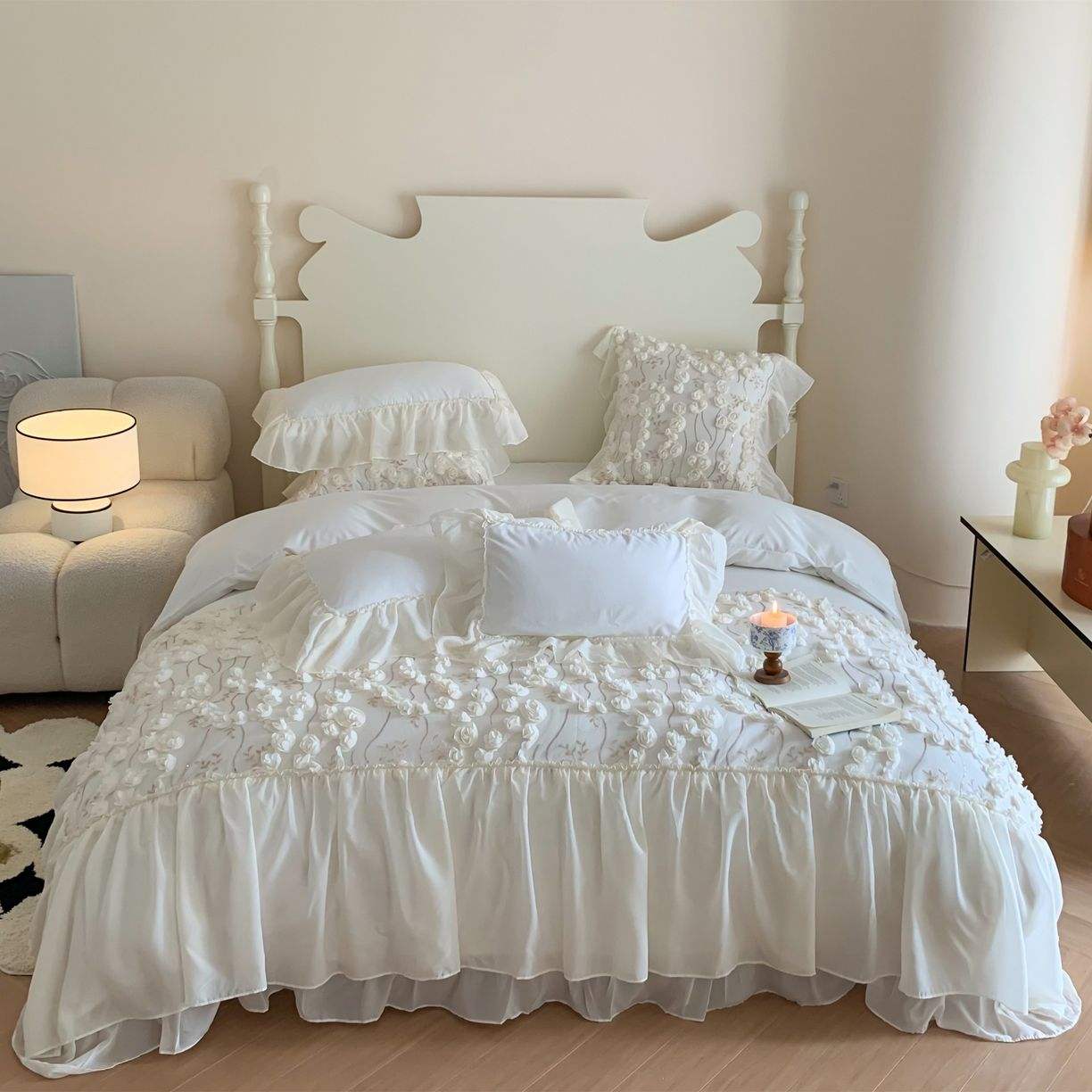 Factory Direct OEM ODM Sale High Quality Embroidery Lace 4-Piece Bedding Sets Soft Warm All-season