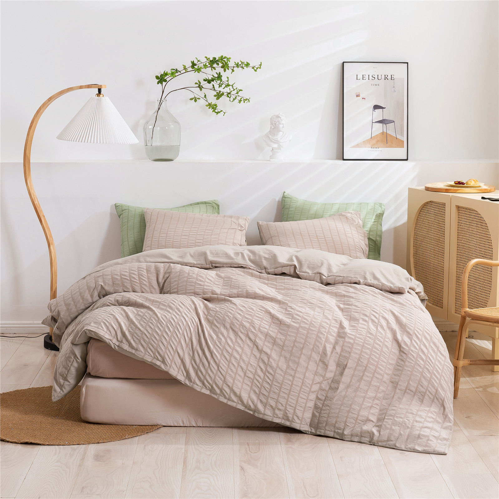 OEM ODM Wholesale All Season Breathable Polyester Bedding Set Solid Color Modern Design for Home Daily Rest