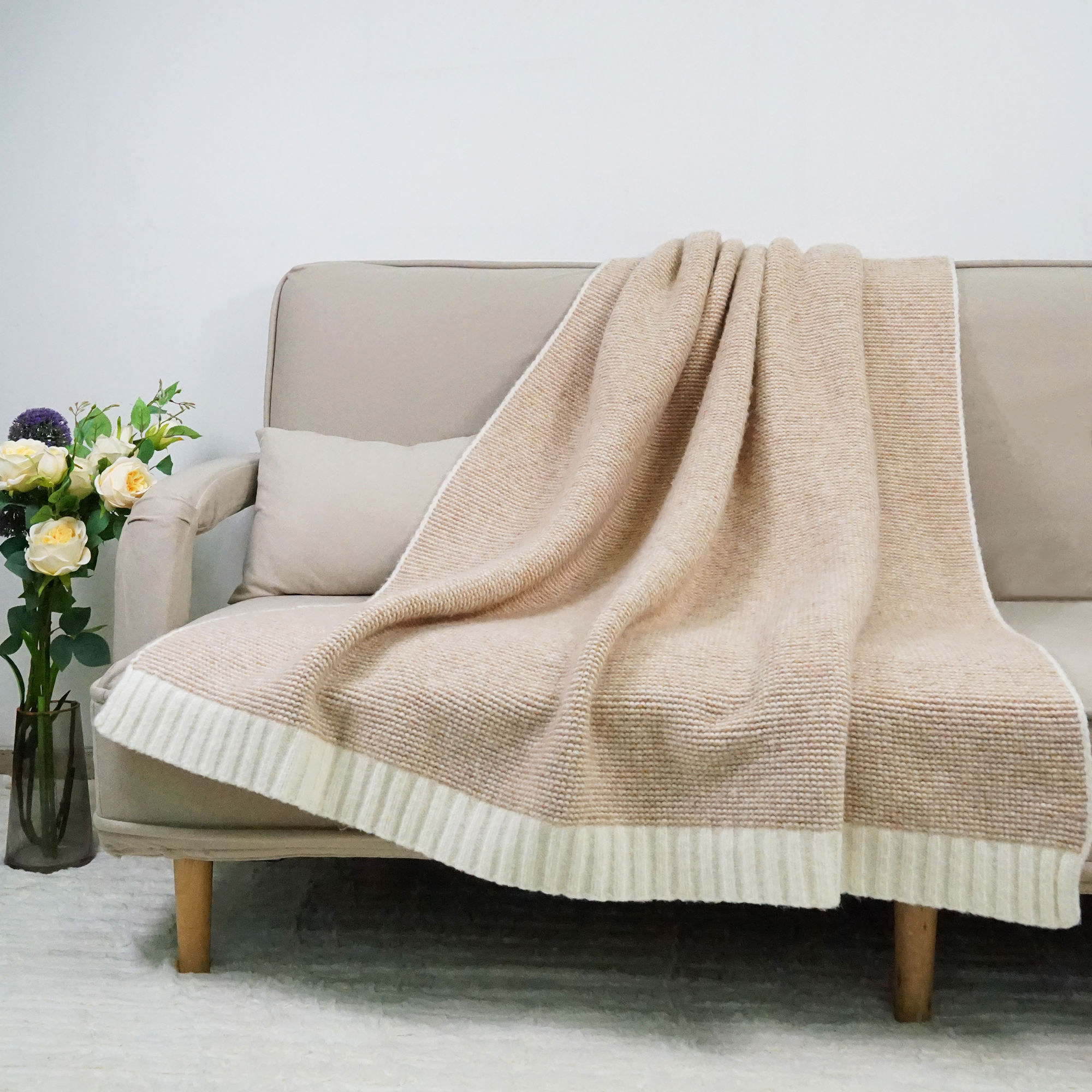 Custom OEM ODM Polyester Fleece Throw Blanket Luxury Soft Warm Breathable Durable Modern for Daily Home Office Sofa All Season