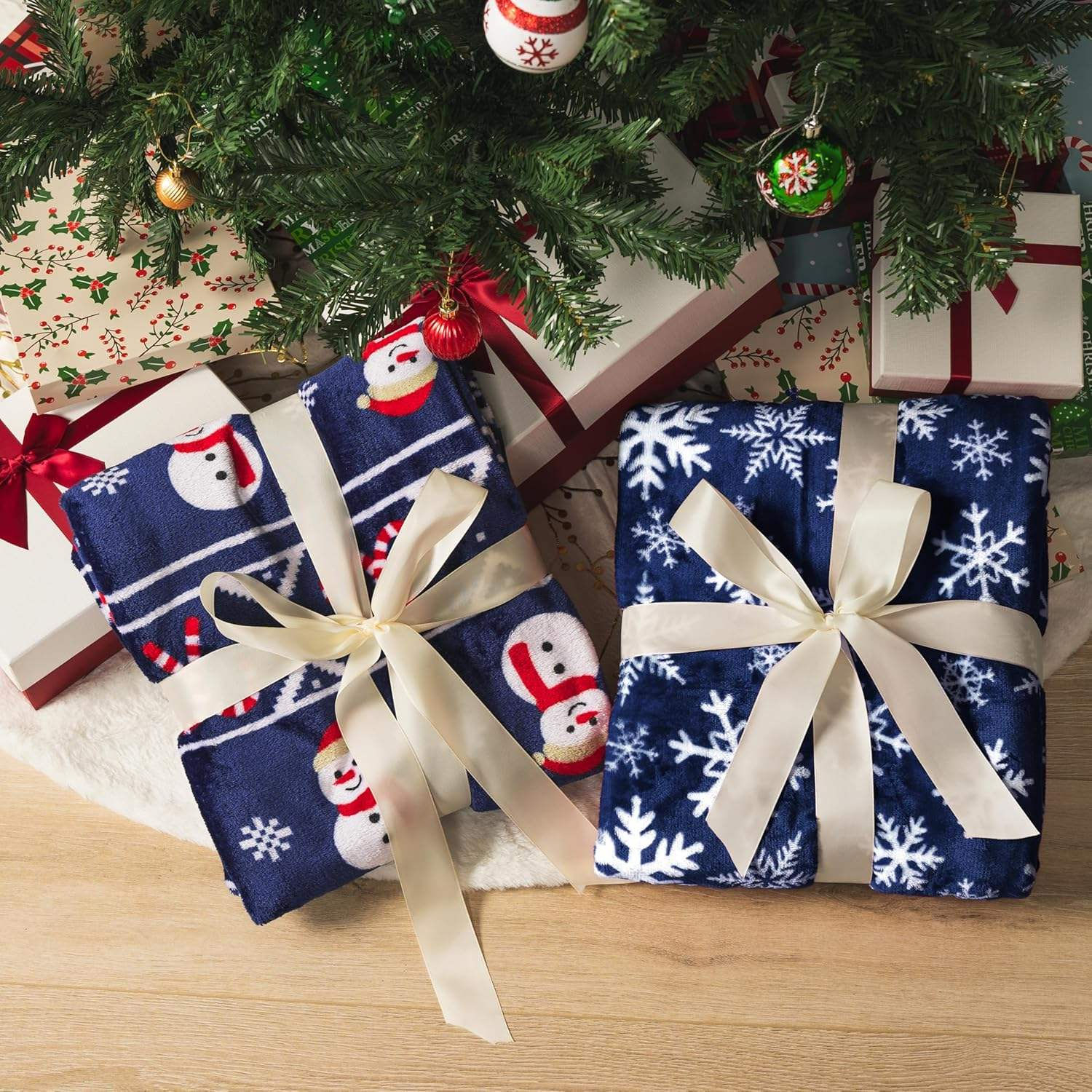 Premium Christmas Flannel Throw Blanket Snowflake Pattern Soft Breathable Warm Cozy Blanket for Daily Rest and All Season Use