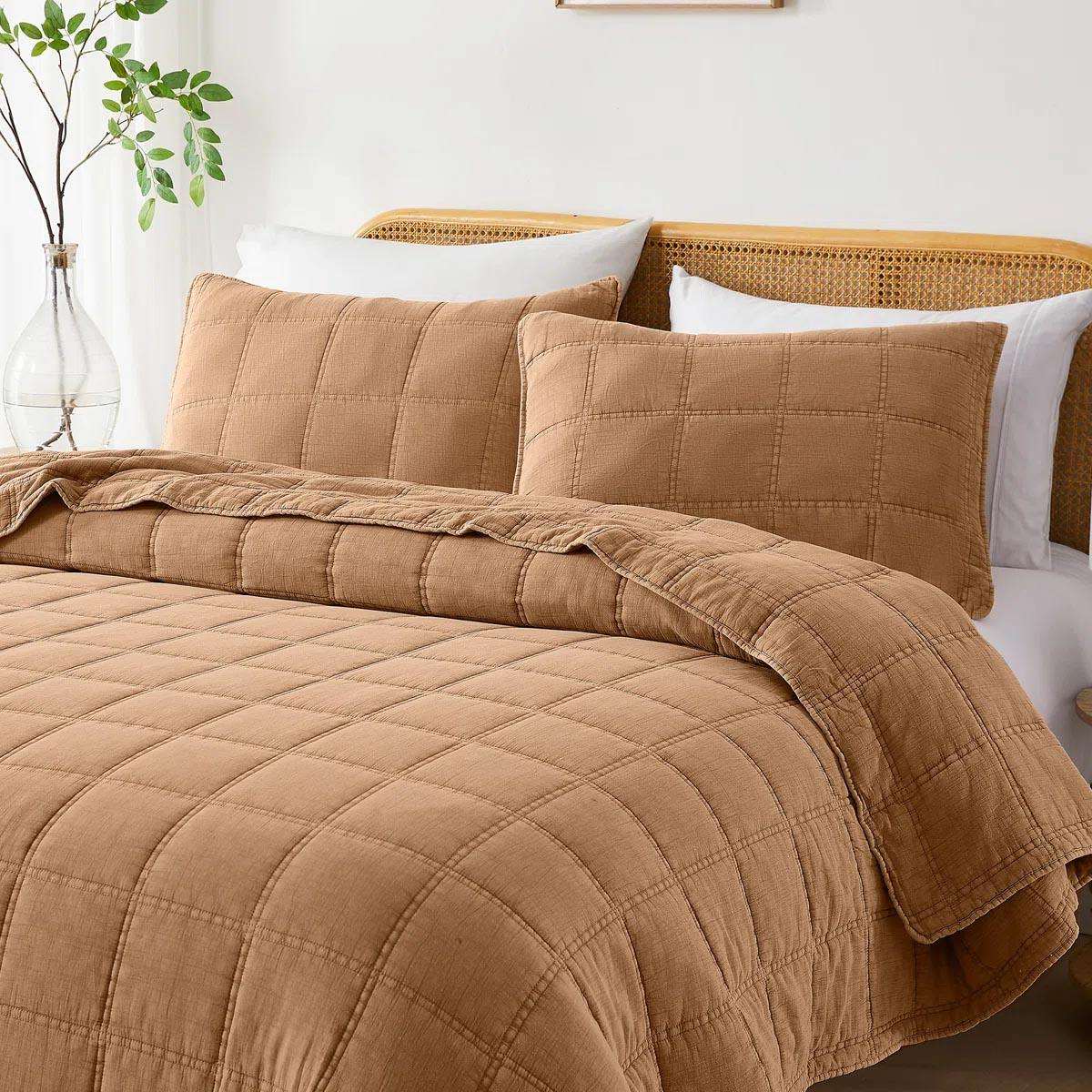 Modern Brown Quilted Quilt Bedspread Set Luxury Style Soft Breathable Fabric For King Queen Twin Bedrooms OEM ODM