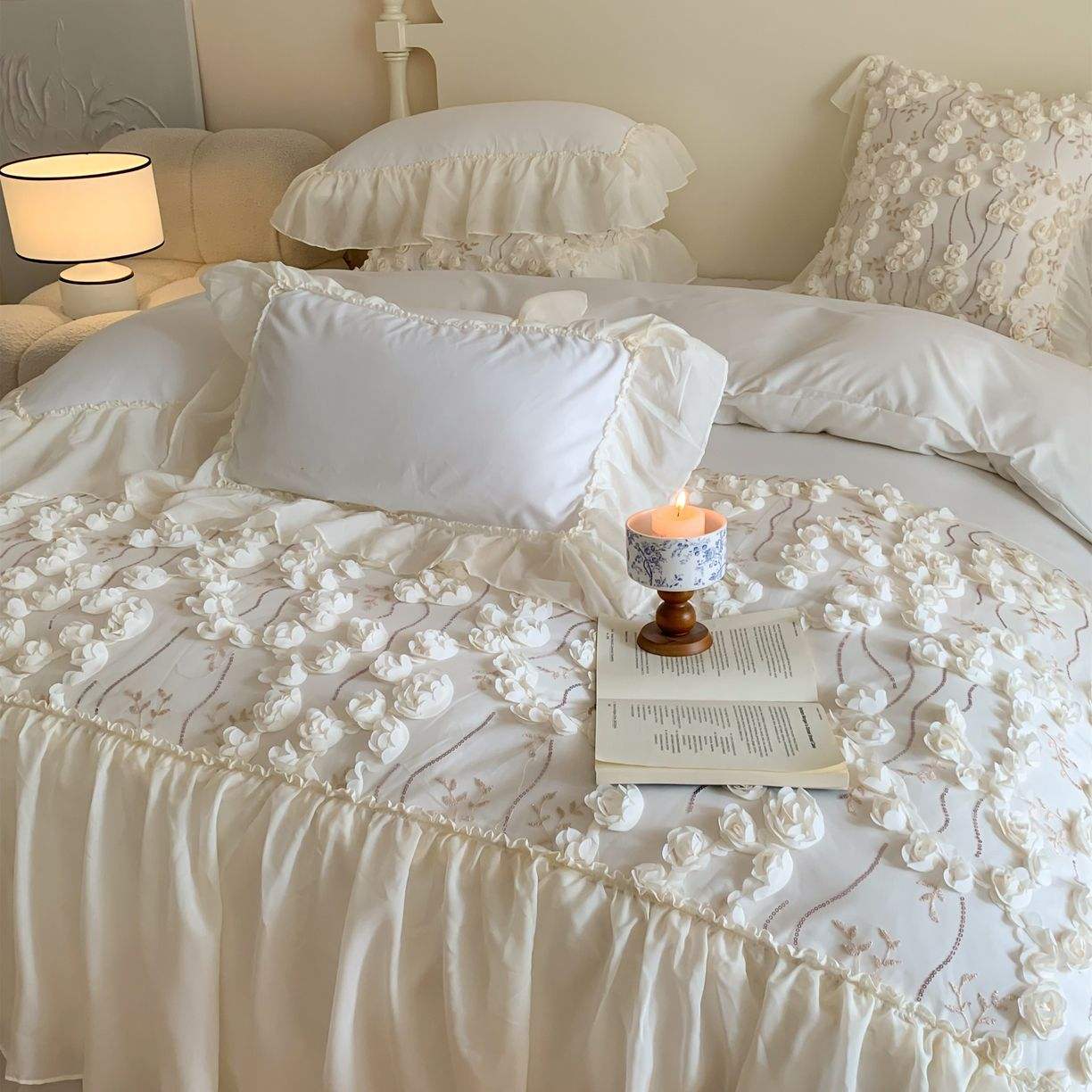 Factory Direct OEM ODM Sale High Quality Embroidery Lace 4-Piece Bedding Sets Soft Warm All-season