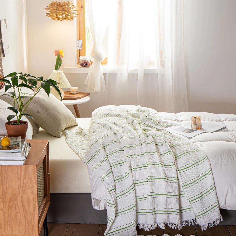 Wholesale White Green Striped Throw Blanket with Tassels Soft Breathable Woven Fabric for Sofa and Home Decor OEM ODM