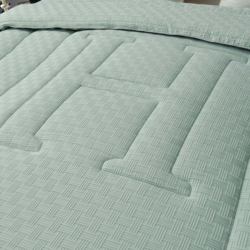 OEM ODM Wholesale Waffle Weave Solid Color Comforter Winter Thermal Breathable for Bedroom Home Bulk Order