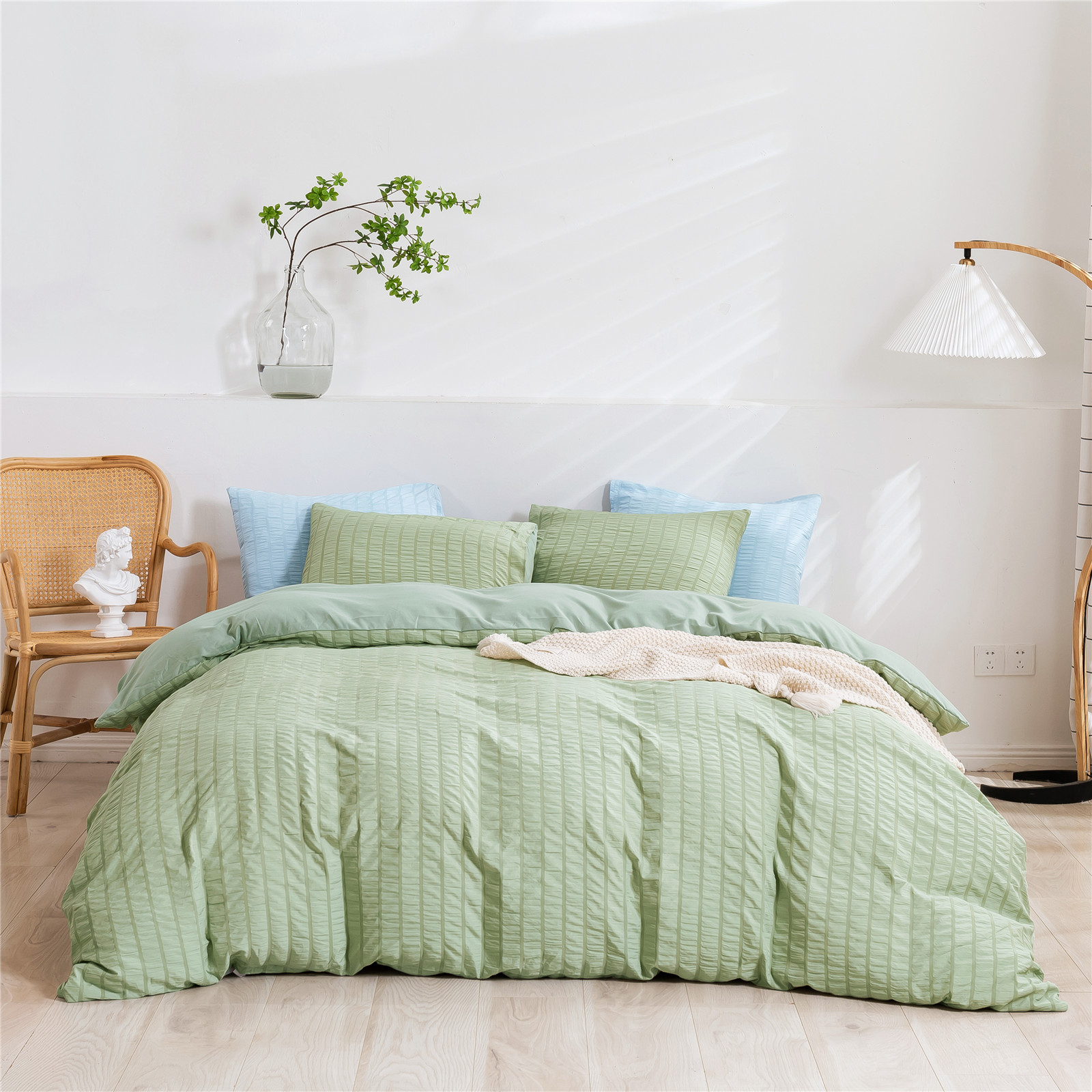 OEM ODM Wholesale All Season Breathable Polyester Bedding Set Solid Color Modern Design for Home Daily Rest