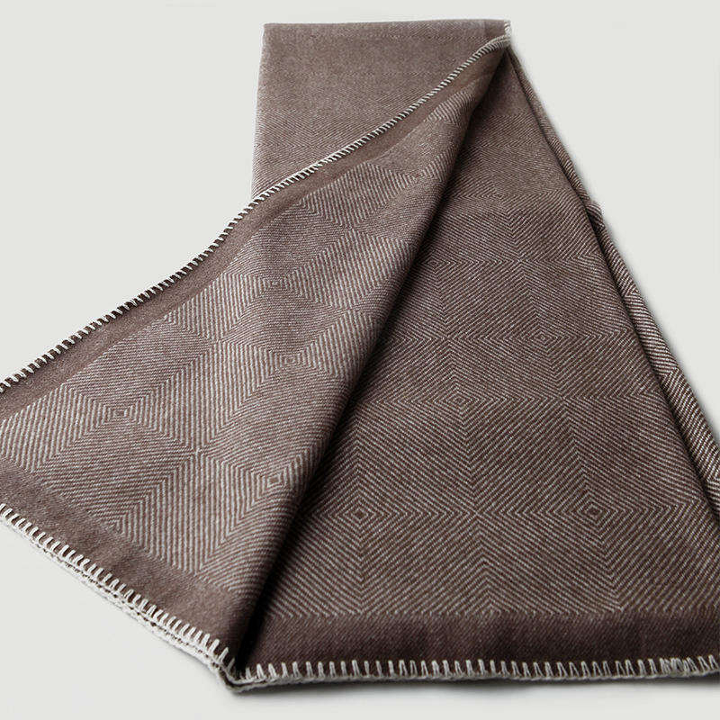 Custom OEM ODM 100% Wool Blanket Fall Winter Warm Jacquard Throw 130180cm Classic Hotel Home Use