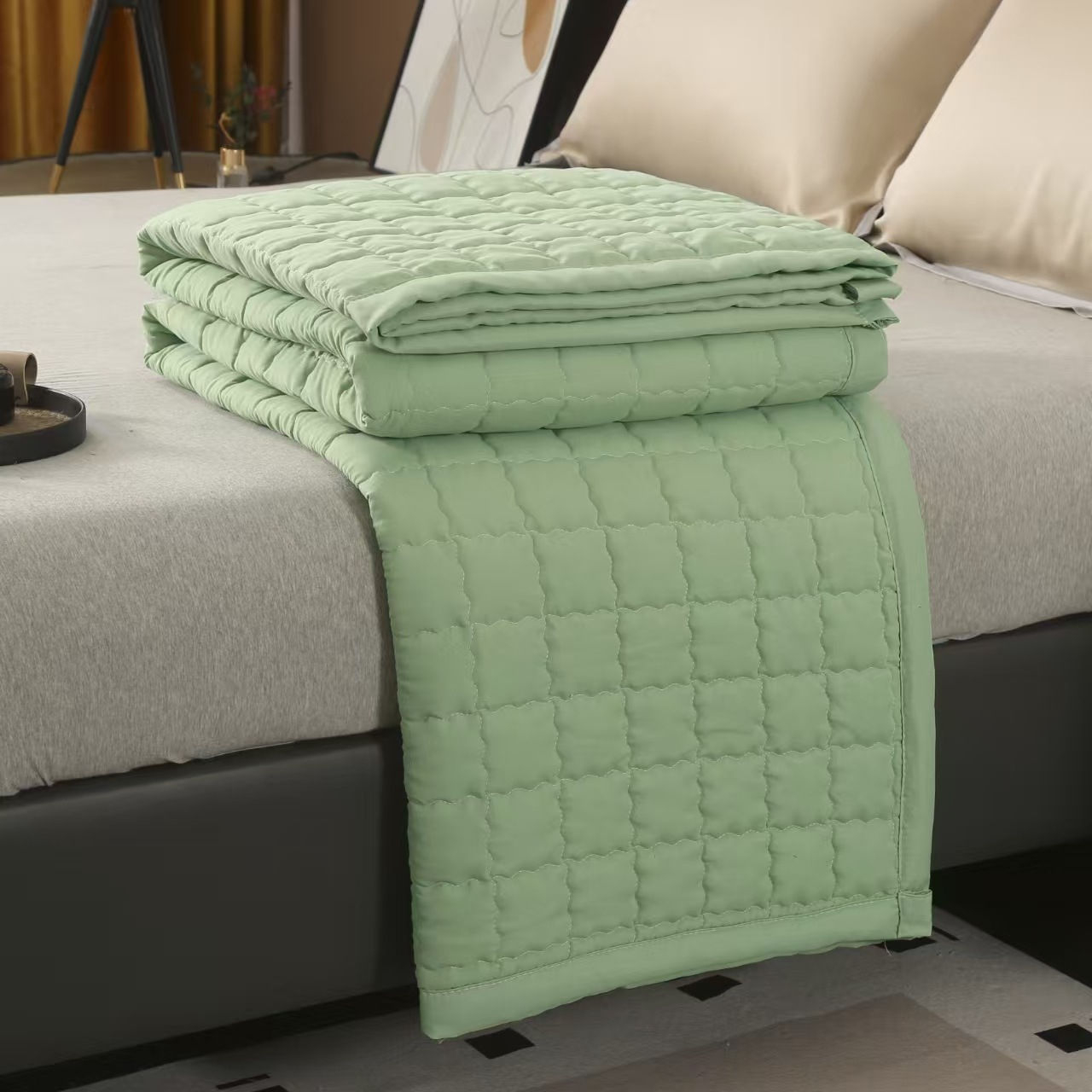 Custom OEM ODM Lightweight Cooling Summer Quilt Ultrasonic Quilting Breathable Blanket for Hotel Home Queen King Size