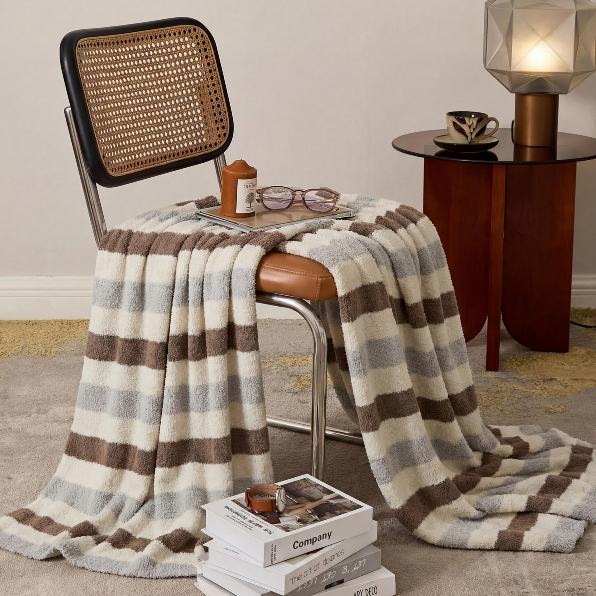 Custom OEM ODM Striped Polyester Knit Throw Blanket Cozy Warm Soft Breathable Modern Durable for Sofa Bedroom All Seasons