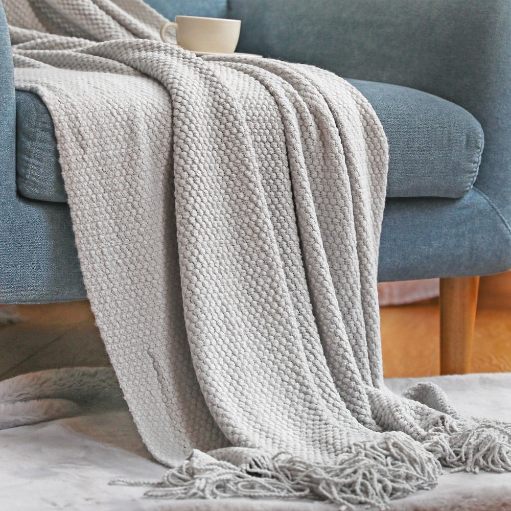 Premium Solid Color Knitted Throw Blanket With Tassel Soft Breathable Lightweight Bobble Knit Blanket for Daily Rest Decoration
