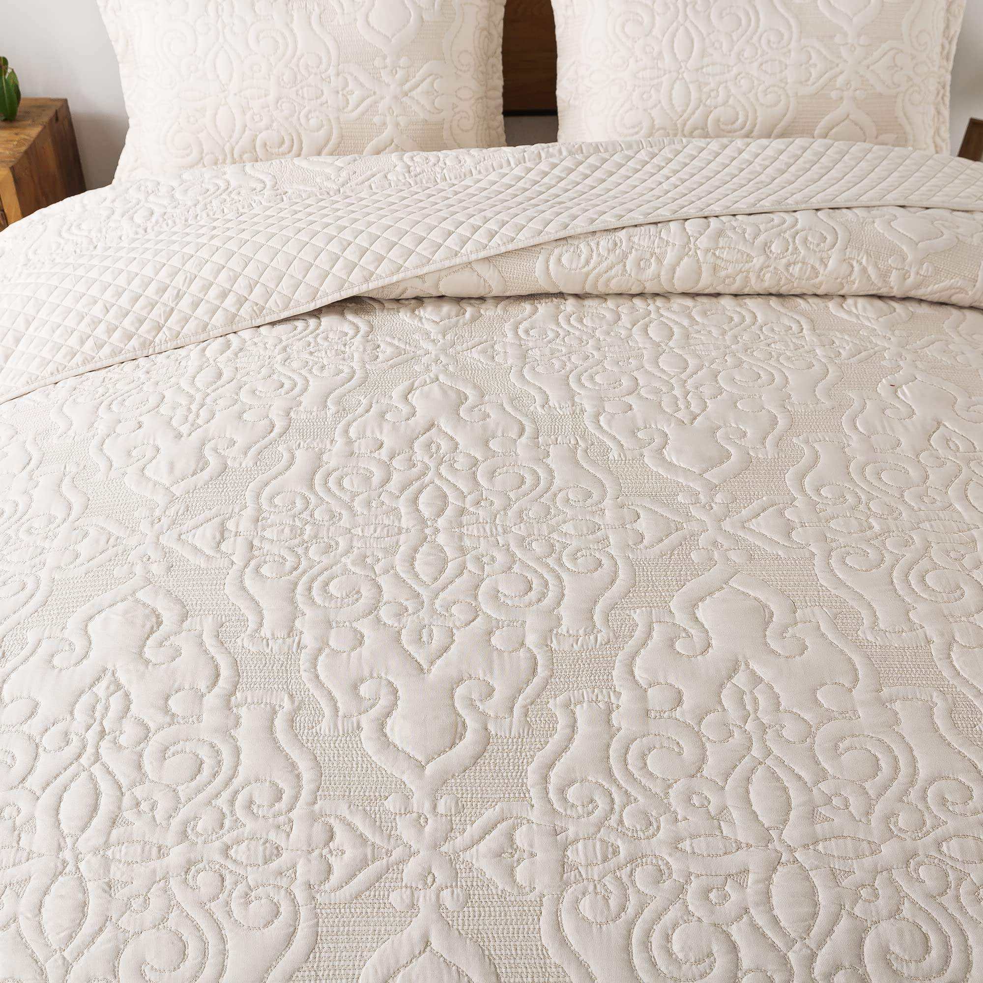 Microfiber Quilted Bedding Set Modern Style Soft Breathable Fabric Luxurious Bedspread Coverlet for Home Bedroom Use ODM OEM