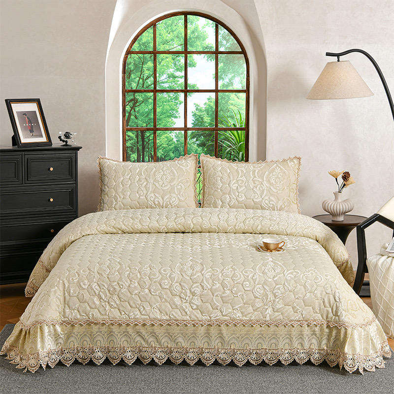 Custom OEM ODM Luxury Premium European Style Lace Ruffles Jacquard Embroidery 3Pcs Bed Cover Set King Size