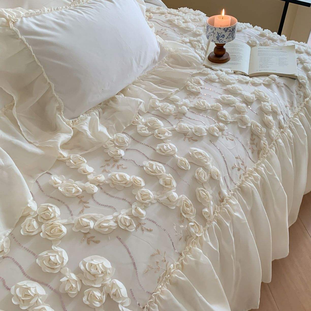 Factory Direct OEM ODM Sale High Quality Embroidery Lace 4-Piece Bedding Sets Soft Warm All-season