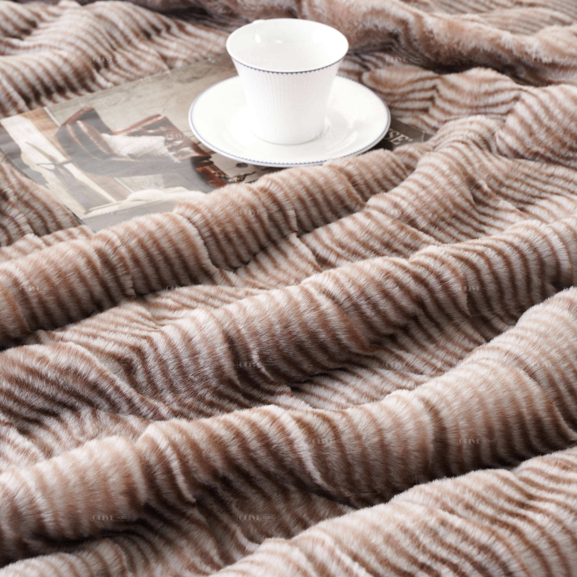 Super Soft Minky Throw Blanket No Shedding Embossed Wavy Pattern Eco Friendly Winter Warm For Home And Travel OEM ODM