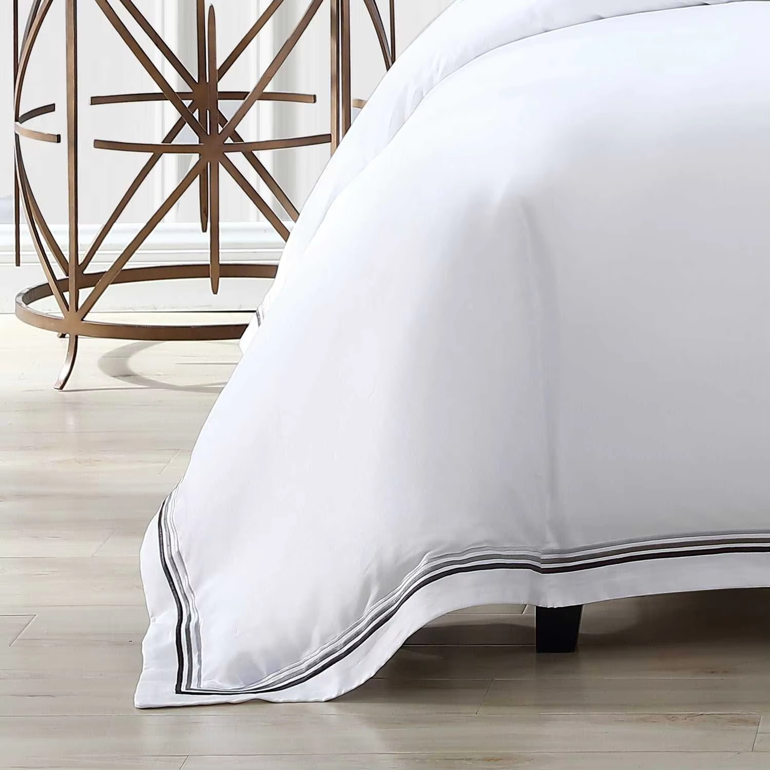 Custom OEM ODM 5 Star Hotel Bedding Set 100% Cotton Embroidery Multi Color Border Solid White Wholesale 5 Star Luxury Use