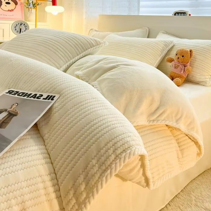 Wholesale Premium Double Sided Coral Fleece Bedding Set Knitted Texture Soft Warm Flannel Duvet Cover Set for Winter Bedroom Use