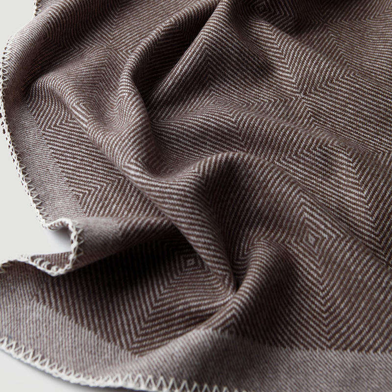 Custom OEM ODM 100% Wool Blanket Fall Winter Warm Jacquard Throw 130180cm Classic Hotel Home Use