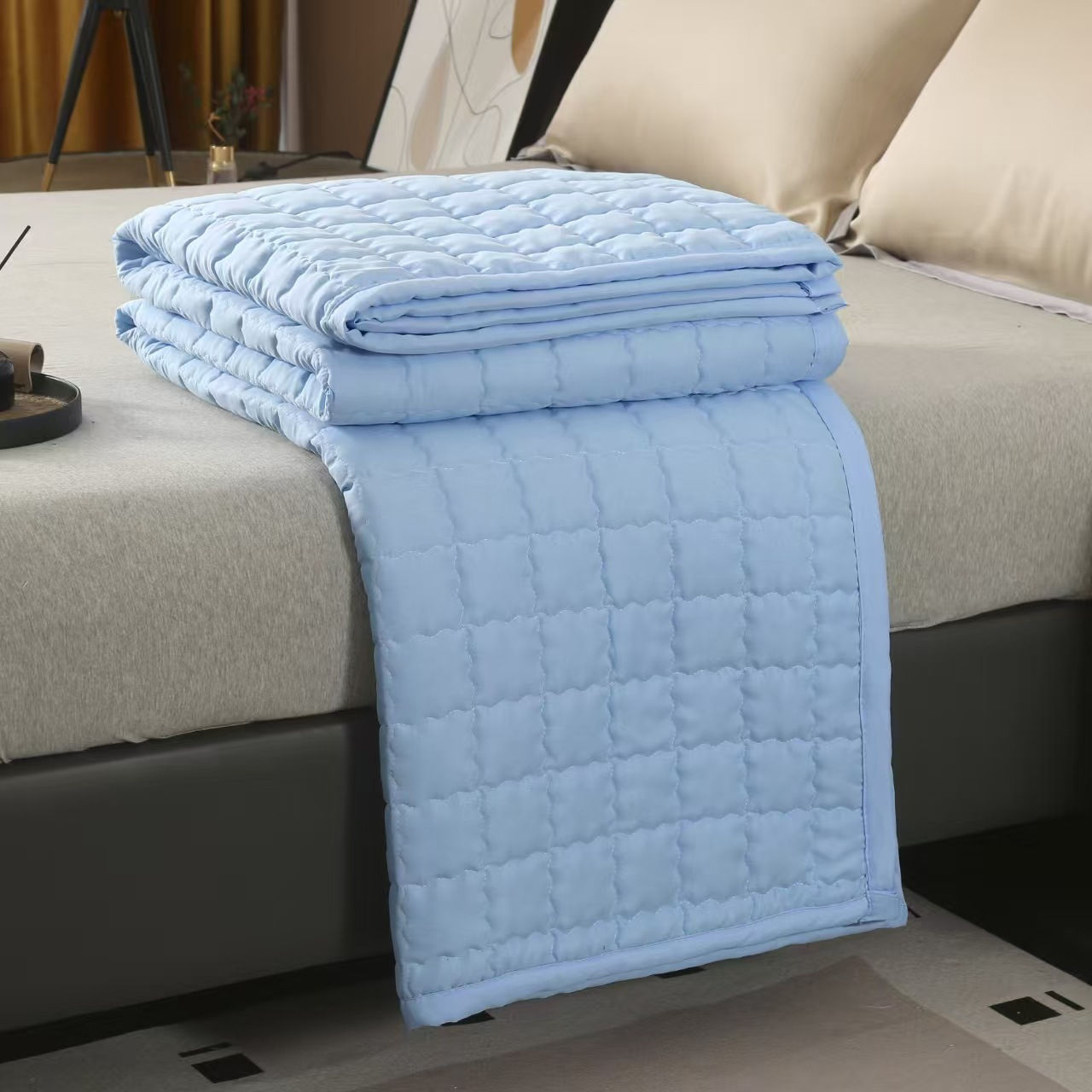Custom OEM ODM Lightweight Cooling Summer Quilt Ultrasonic Quilting Breathable Blanket for Hotel Home Queen King Size