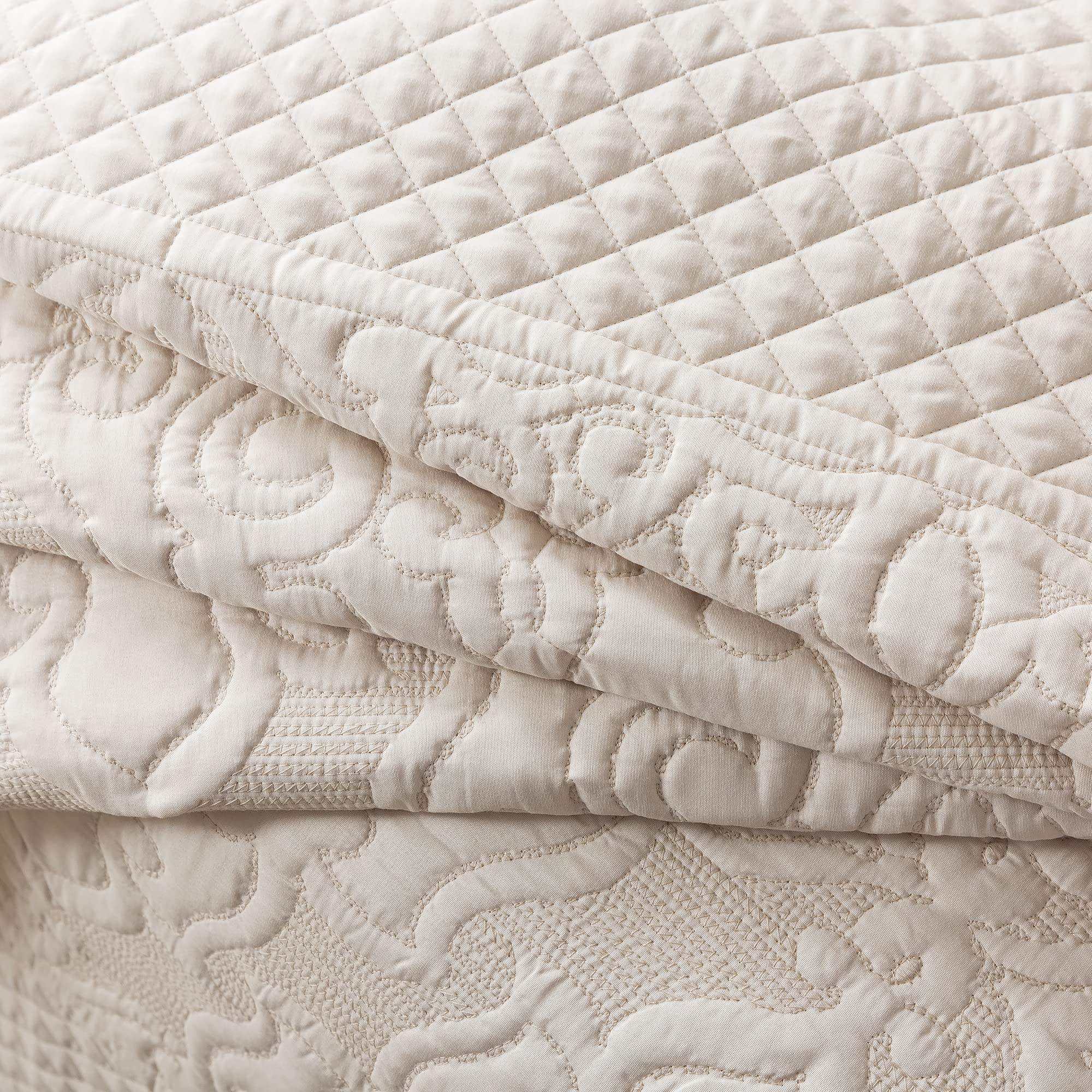 Microfiber Quilted Bedding Set Modern Style Soft Breathable Fabric Luxurious Bedspread Coverlet for Home Bedroom Use ODM OEM