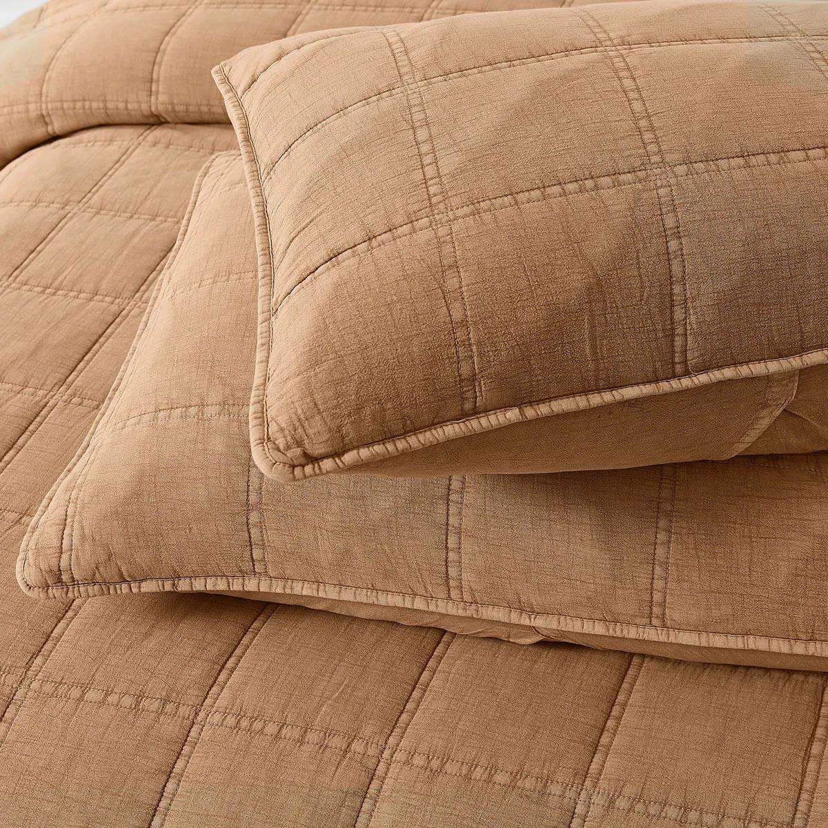 Modern Brown Quilted Quilt Bedspread Set Luxury Style Soft Breathable Fabric For King Queen Twin Bedrooms OEM ODM