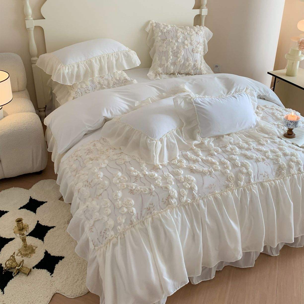 Factory Direct OEM ODM Sale High Quality Embroidery Lace 4-Piece Bedding Sets Soft Warm All-season