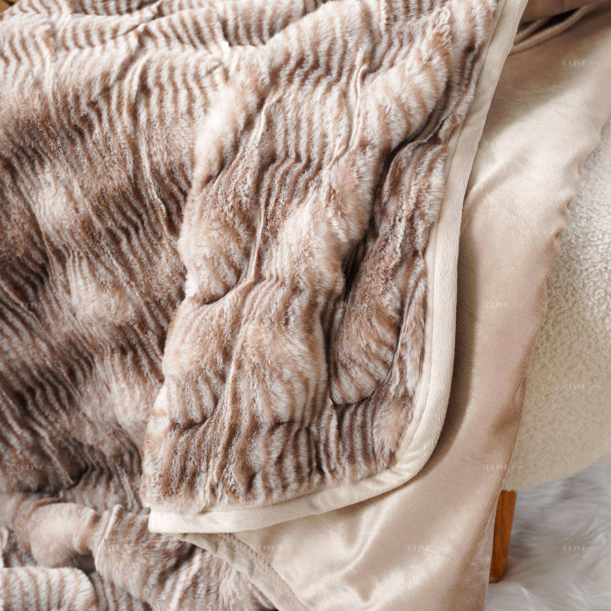 Super Soft Minky Throw Blanket No Shedding Embossed Wavy Pattern Eco Friendly Winter Warm For Home And Travel OEM ODM