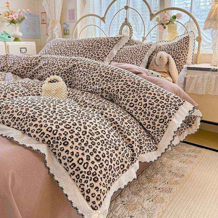 Custom OEM ODM Cloud Touch Soft Four Piece Bedding Suite OEM ODM Stylish Lace Washed Cotton Daily Household Rest Use
