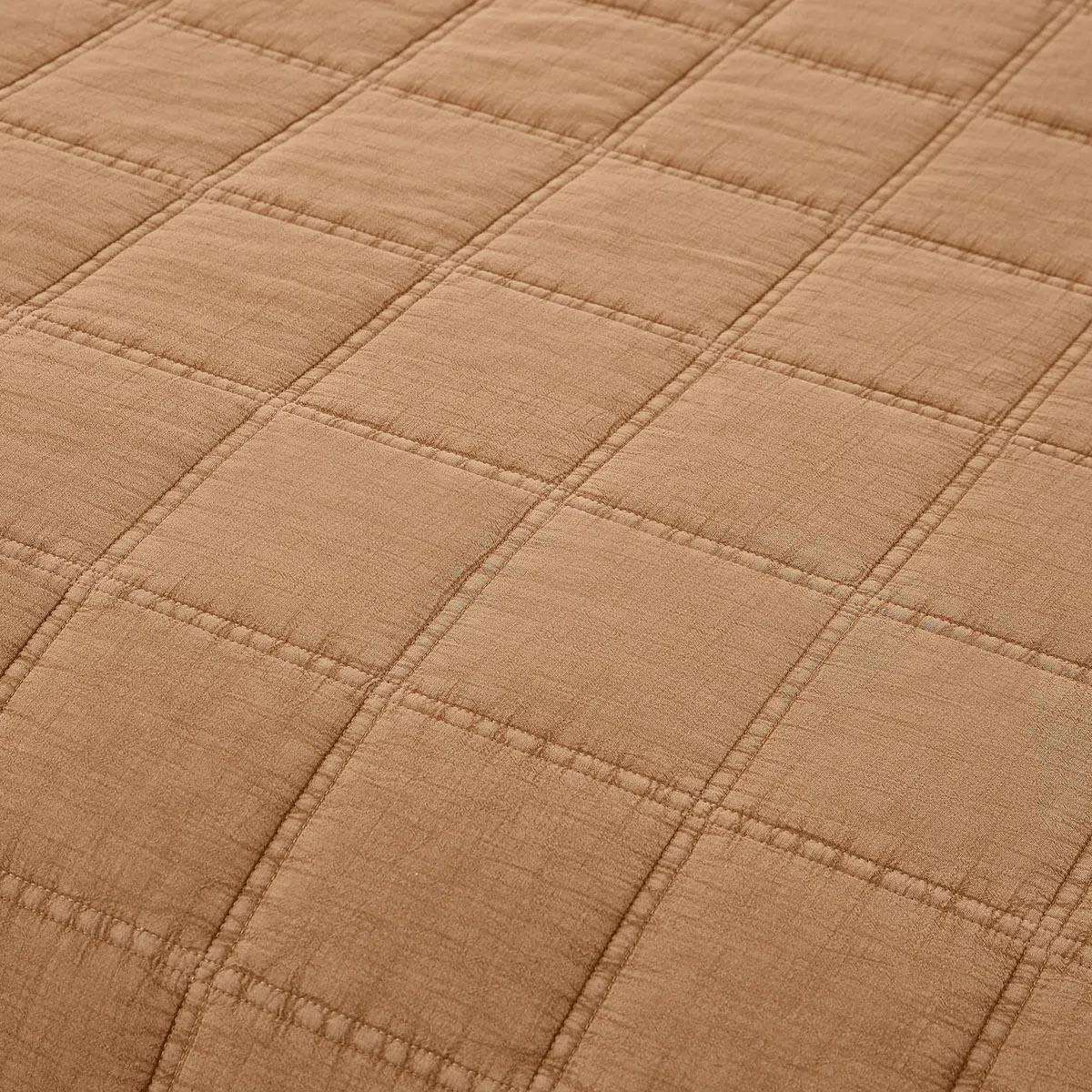 Modern Brown Quilted Quilt Bedspread Set Luxury Style Soft Breathable Fabric For King Queen Twin Bedrooms OEM ODM