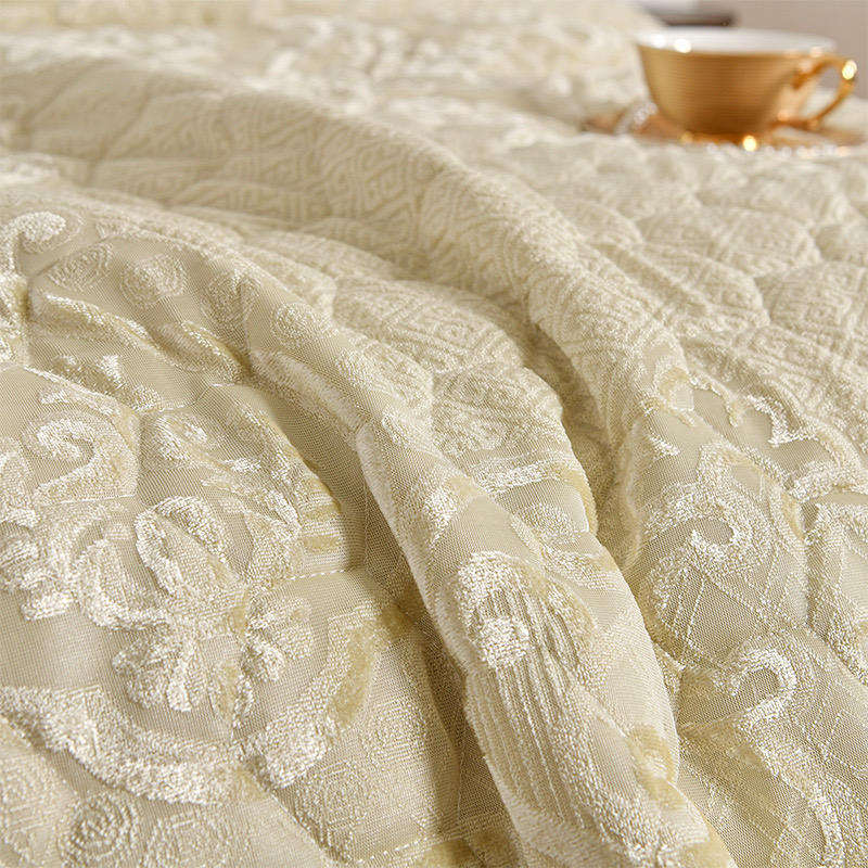 Custom OEM ODM Luxury Premium European Style Lace Ruffles Jacquard Embroidery 3Pcs Bed Cover Set King Size