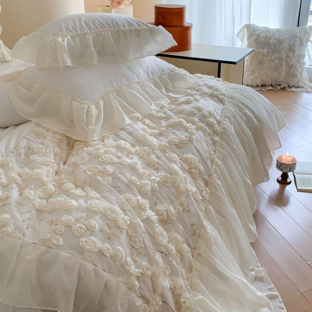 Factory Direct OEM ODM Sale High Quality Embroidery Lace 4-Piece Bedding Sets Soft Warm All-season