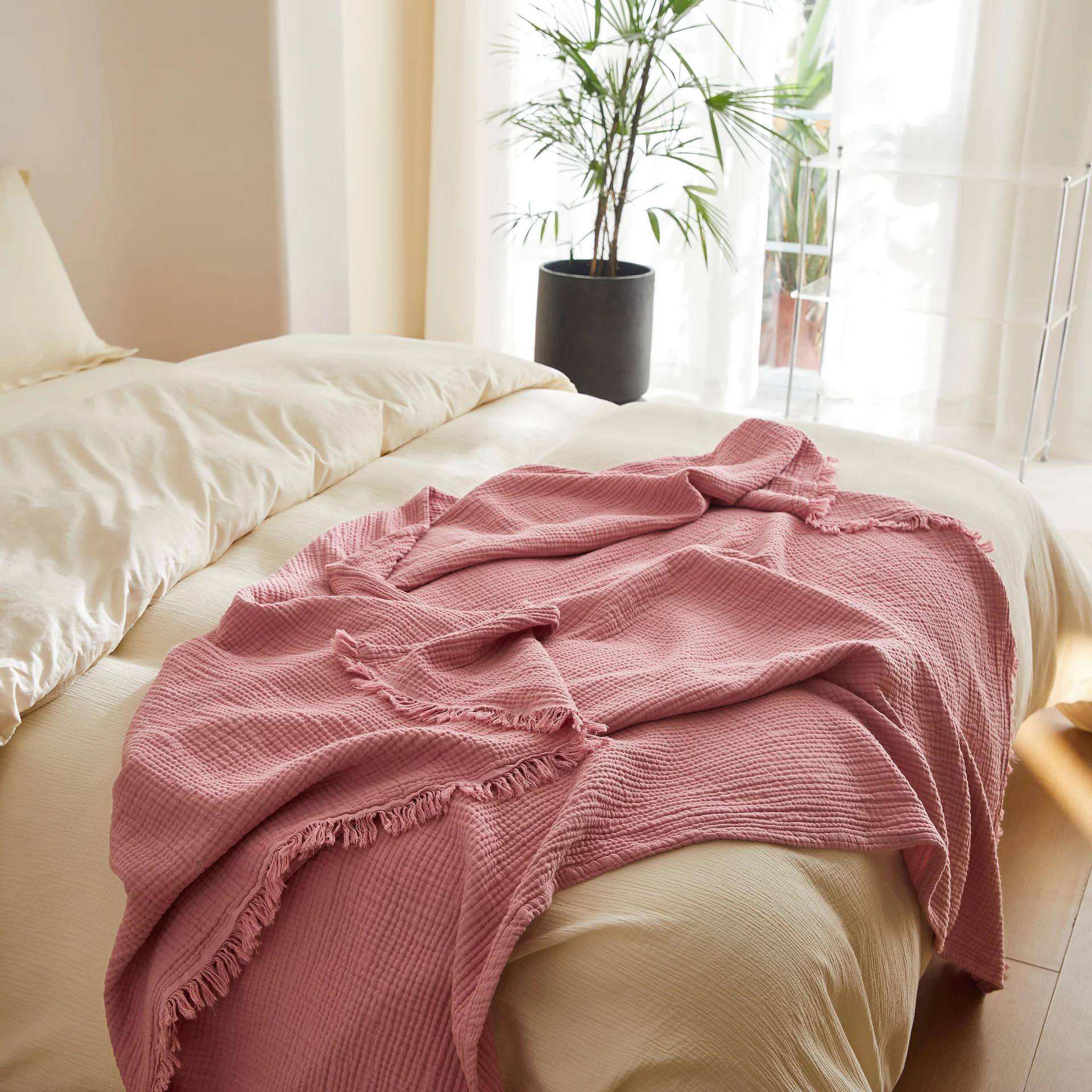 High Quality Muslin Gauze Throw Blanket with Tassels Pink Woven Fabric Soft Breathable for Home Decor OEM ODM