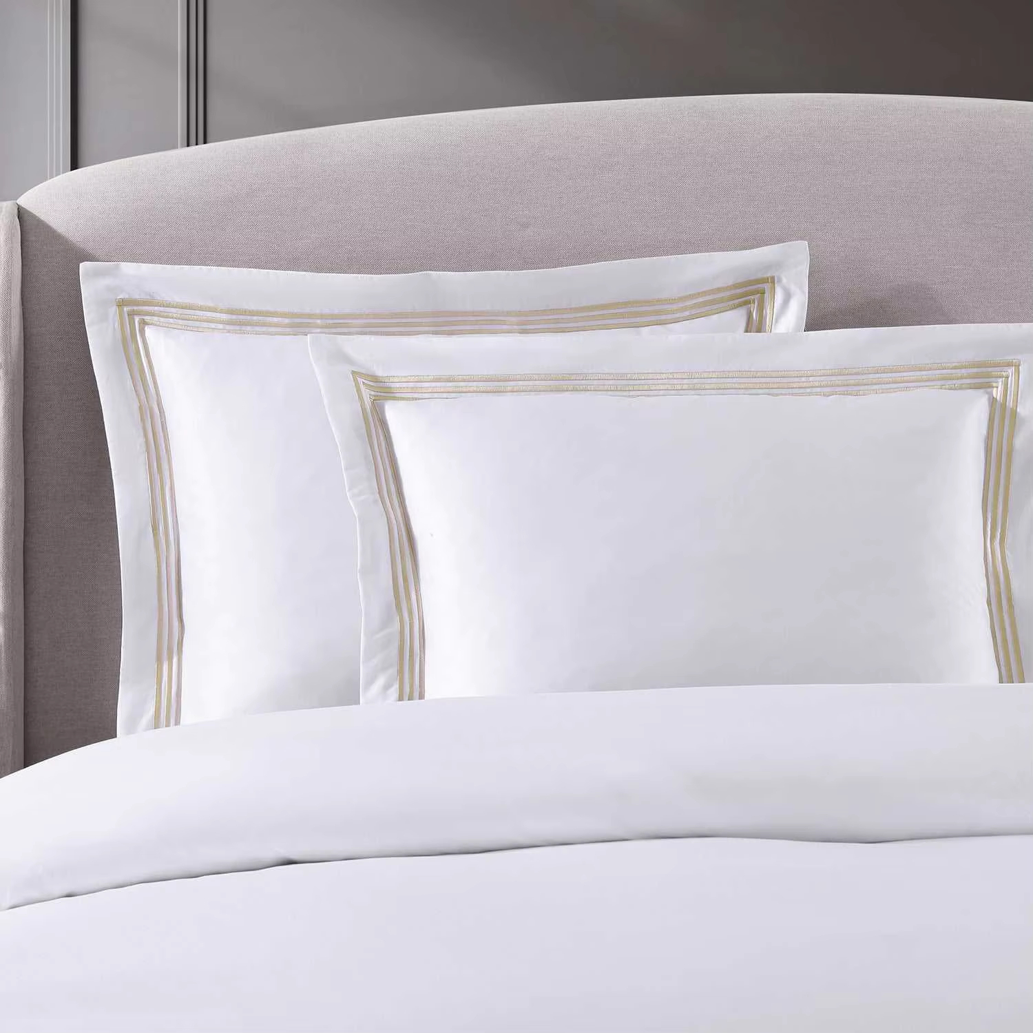Custom OEM ODM 5 Star Hotel Bedding Set 100% Cotton Embroidery Multi Color Border Solid White Wholesale 5 Star Luxury Use