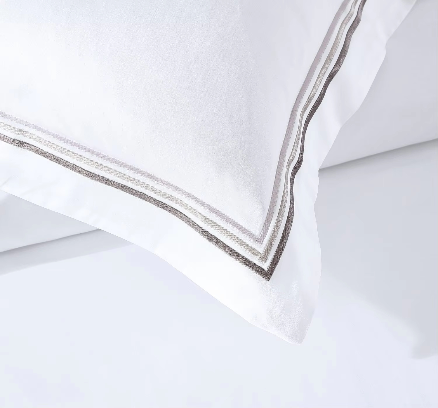Custom OEM ODM 5 Star Hotel Bedding Set 100% Cotton Embroidery Multi Color Border Solid White Wholesale 5 Star Luxury Use