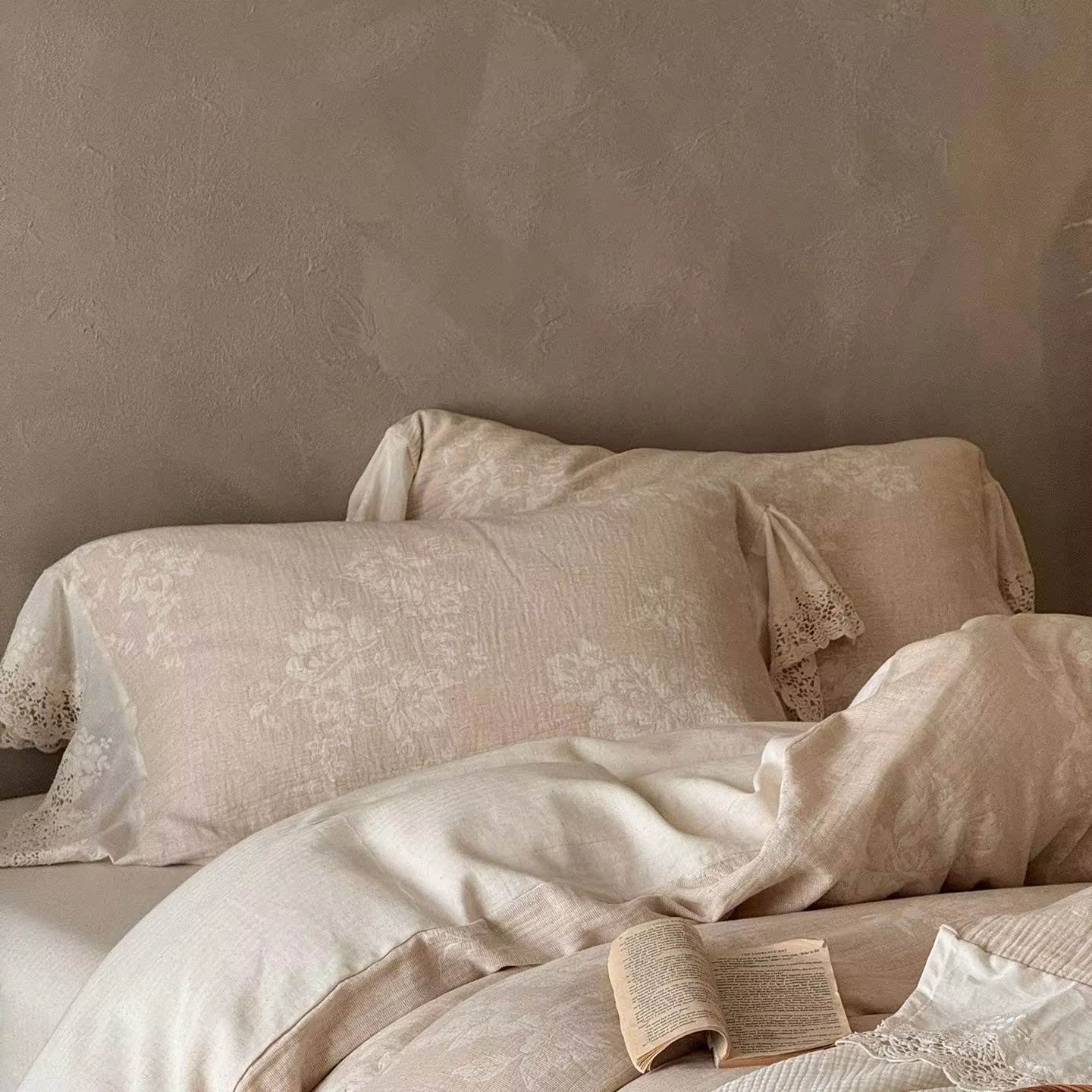 Wholesale Custom OEM ODM Vintage Cotton Touch Lace Bedding Set 3PC Soft Skin Friendly Breathable Durable for Retro Style Bedroom