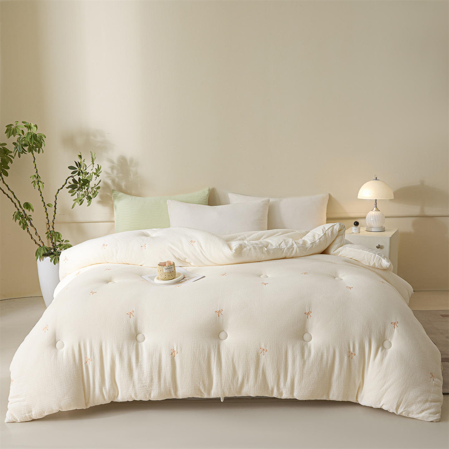 Custom OEM ODM Cotton Soft Comforter Filled Cartoon Embroidery All Season Quilt Private Label Spring Autumn Quilt for Bedroom