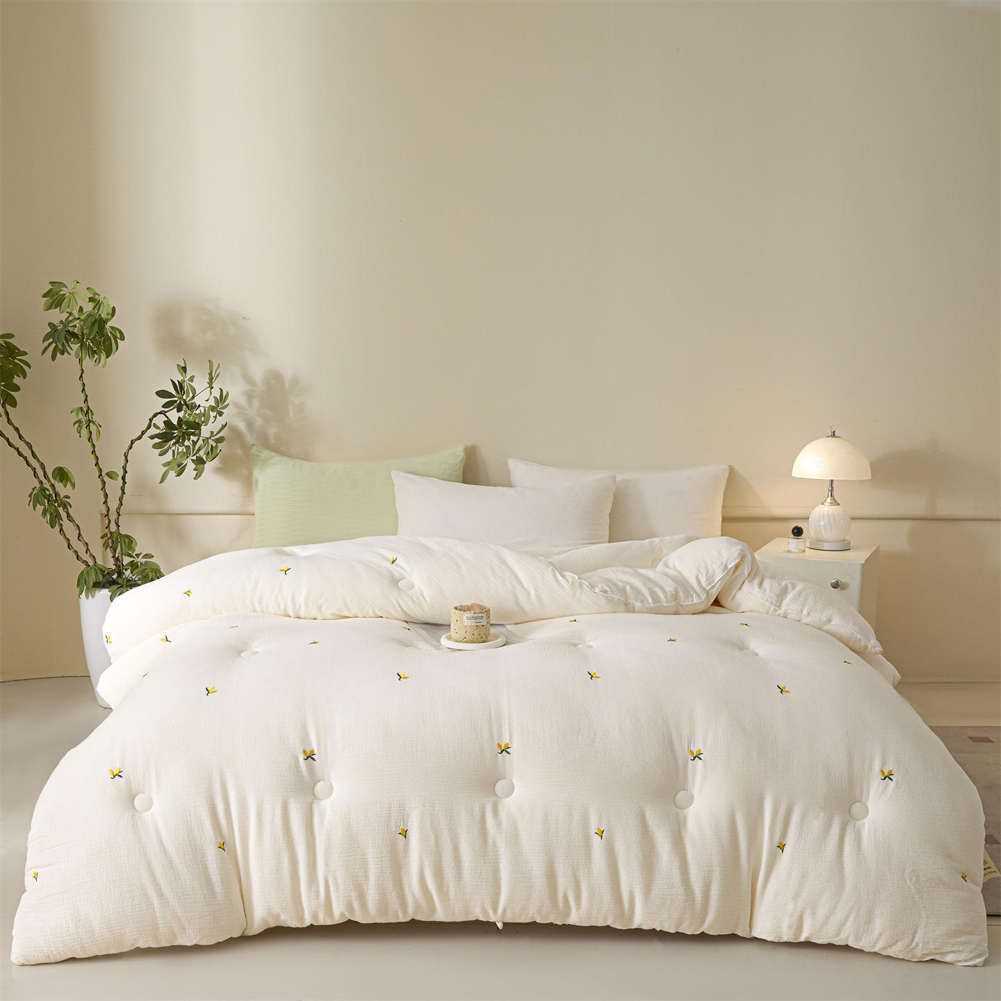 Custom OEM ODM Cotton Soft Comforter Filled Cartoon Embroidery All Season Quilt Private Label Spring Autumn Quilt for Bedroom