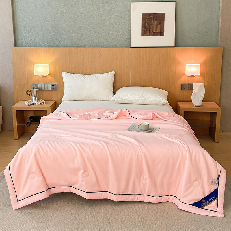 Custom OEM ODM Hilton Style Soybean Fiber Summer Quilt Soft Durable Breathable Quilt Suitable for All Home Hotel Use