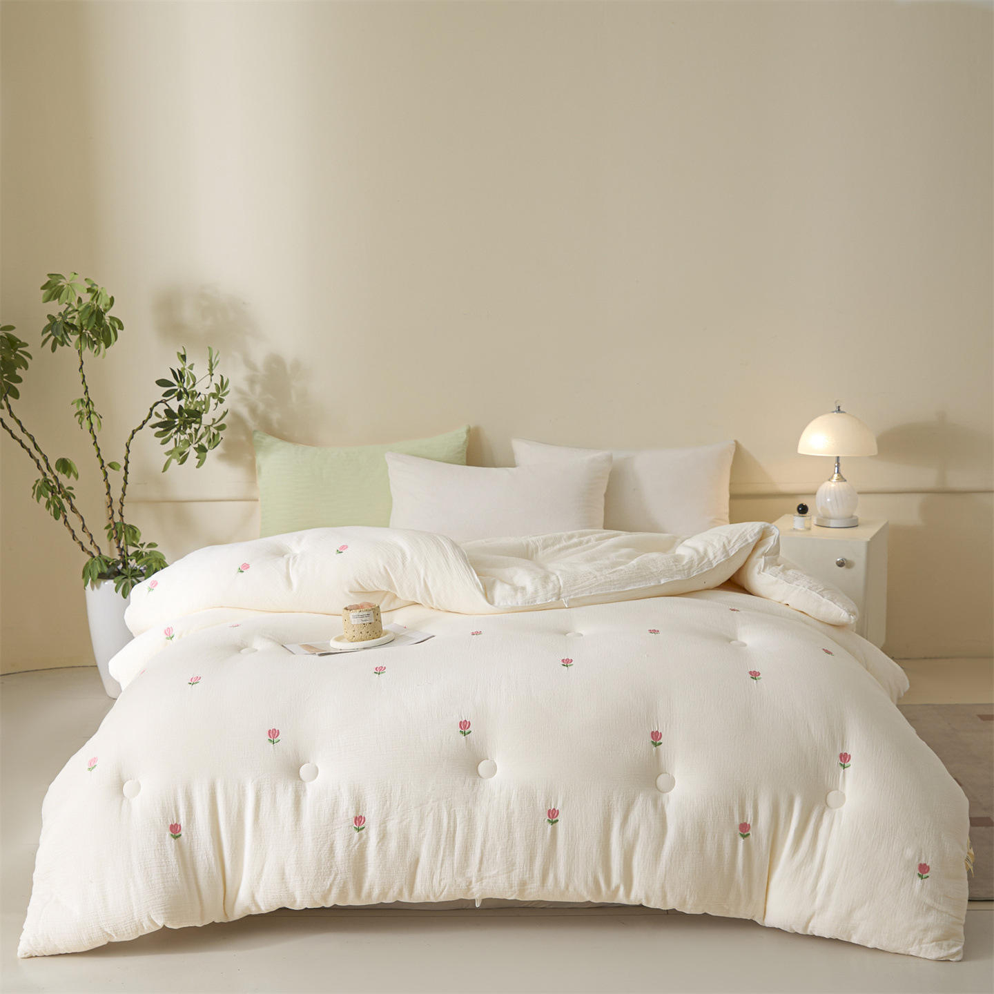 Custom OEM ODM Cotton Soft Comforter Filled Cartoon Embroidery All Season Quilt Private Label Spring Autumn Quilt for Bedroom