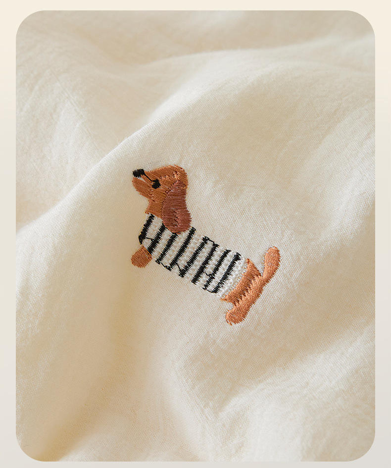Custom OEM ODM Cotton Soft Comforter Filled Cartoon Embroidery All Season Quilt Private Label Spring Autumn Quilt for Bedroom