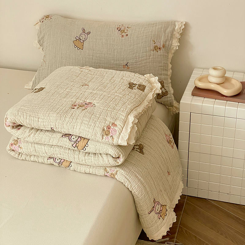 Custom OEM ODM 100 Cotton Soft Comforter Polyester Filled Cartoon Embroidery All Season Quilt Private Label Spring Autumn Quilt