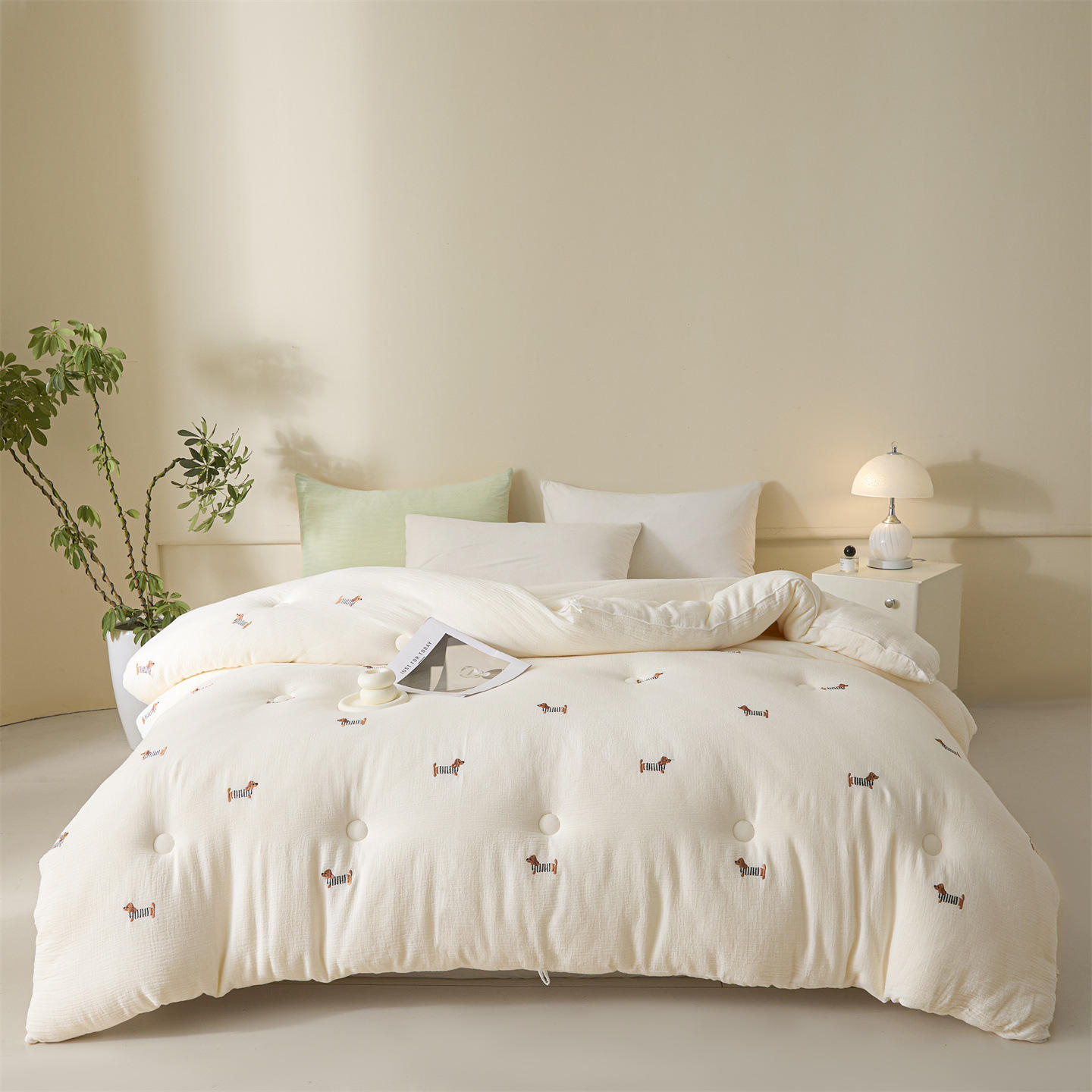 Custom OEM ODM Cotton Soft Comforter Filled Cartoon Embroidery All Season Quilt Private Label Spring Autumn Quilt for Bedroom
