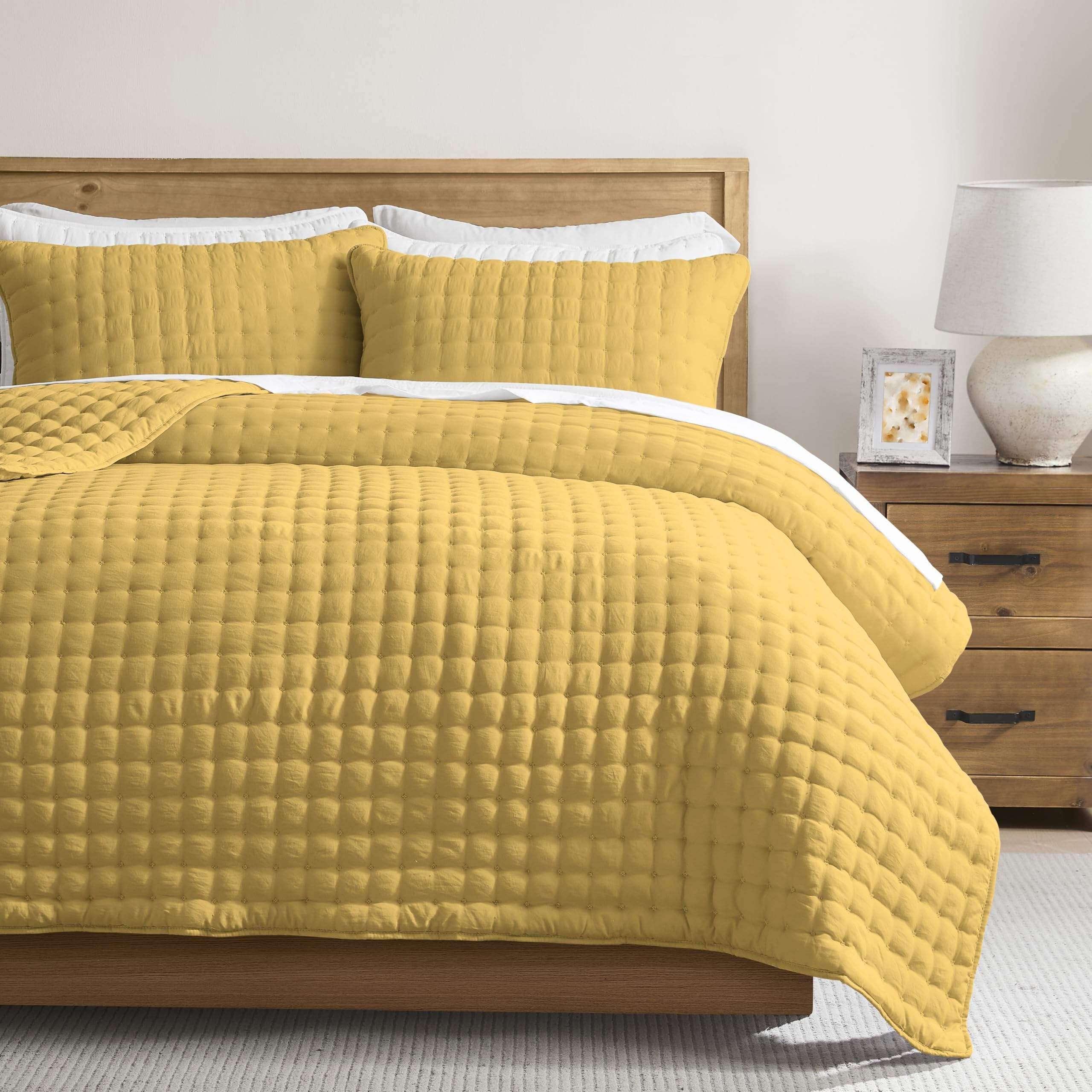 Factory Sales 100% Polyester Embroidery Quilt Set Cloud Soft Anti Pilling Coverlet All Season Bedding Set for Home Hotel OEM ODM