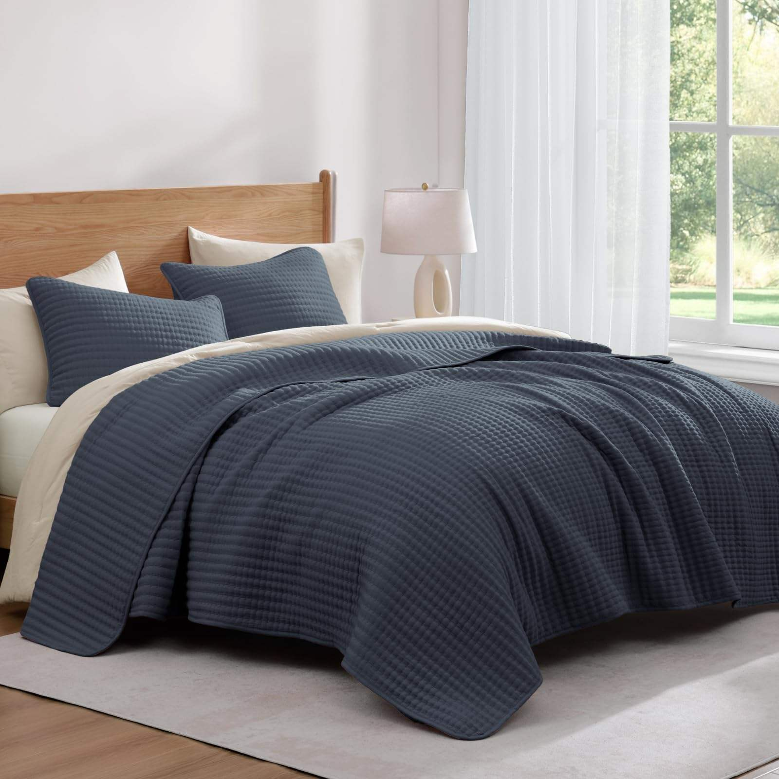 Hot Sale Factory Direct Quilt Sets Solid Color 100% Polyester Comfort Spaces All Season Lightweight Coverlet Bedspread Bedding