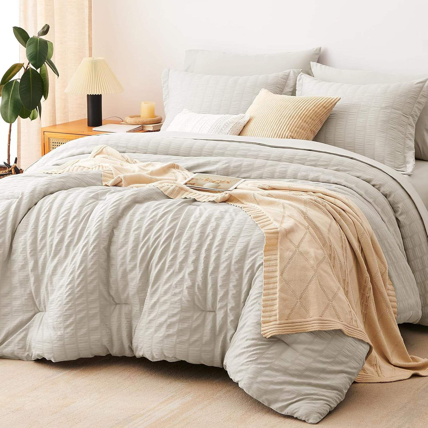 Luxury Seersucker Crinkle Comforter Set 3 Pcs Solid Color Double Sided Soft Lightweight All Season Bedding Set for Home Bedroom
