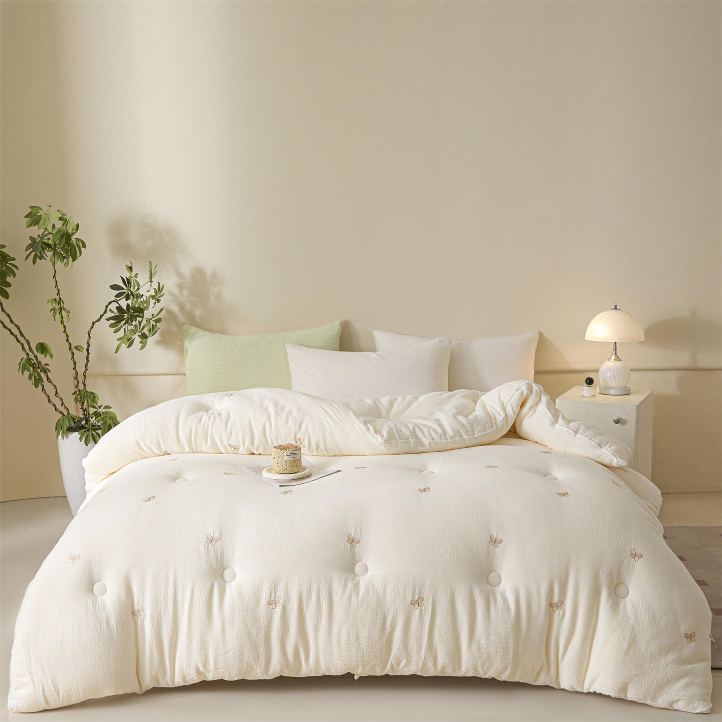 Custom OEM ODM Cotton Soft Comforter Filled Cartoon Embroidery All Season Quilt Private Label Spring Autumn Quilt for Bedroom