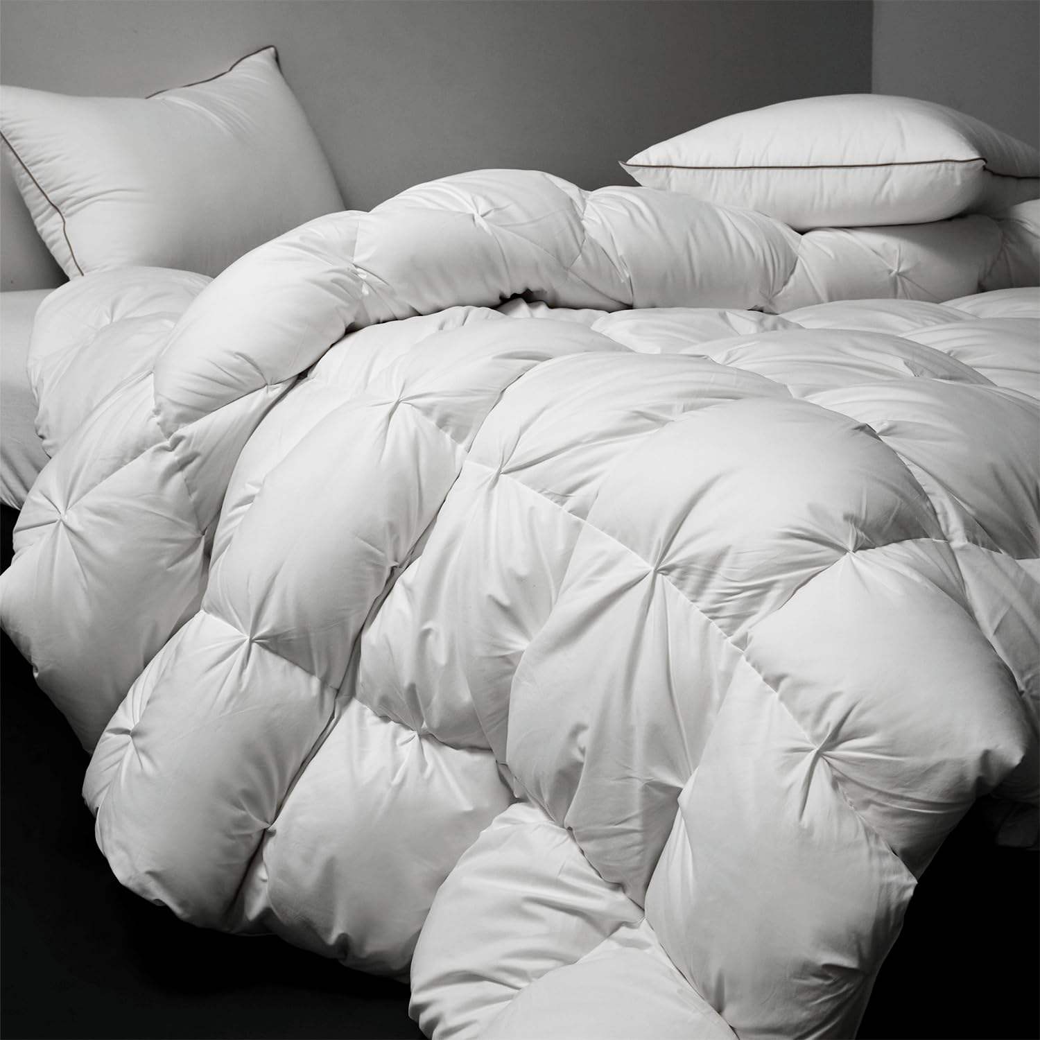 Down Filled 100% Cotton Comforter, Luxury Warm Quilted Bedding Set, Custom Duvet Insert for Home Hotel Hospitality OEM