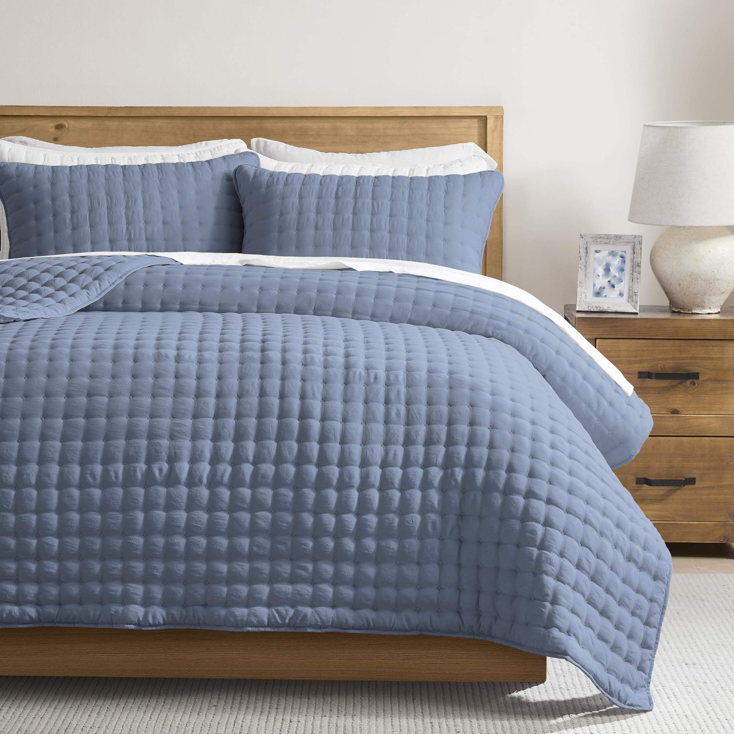 Factory Sales 100% Polyester Embroidery Quilt Set Cloud Soft Anti Pilling Coverlet All Season Bedding Set for Home Hotel OEM ODM