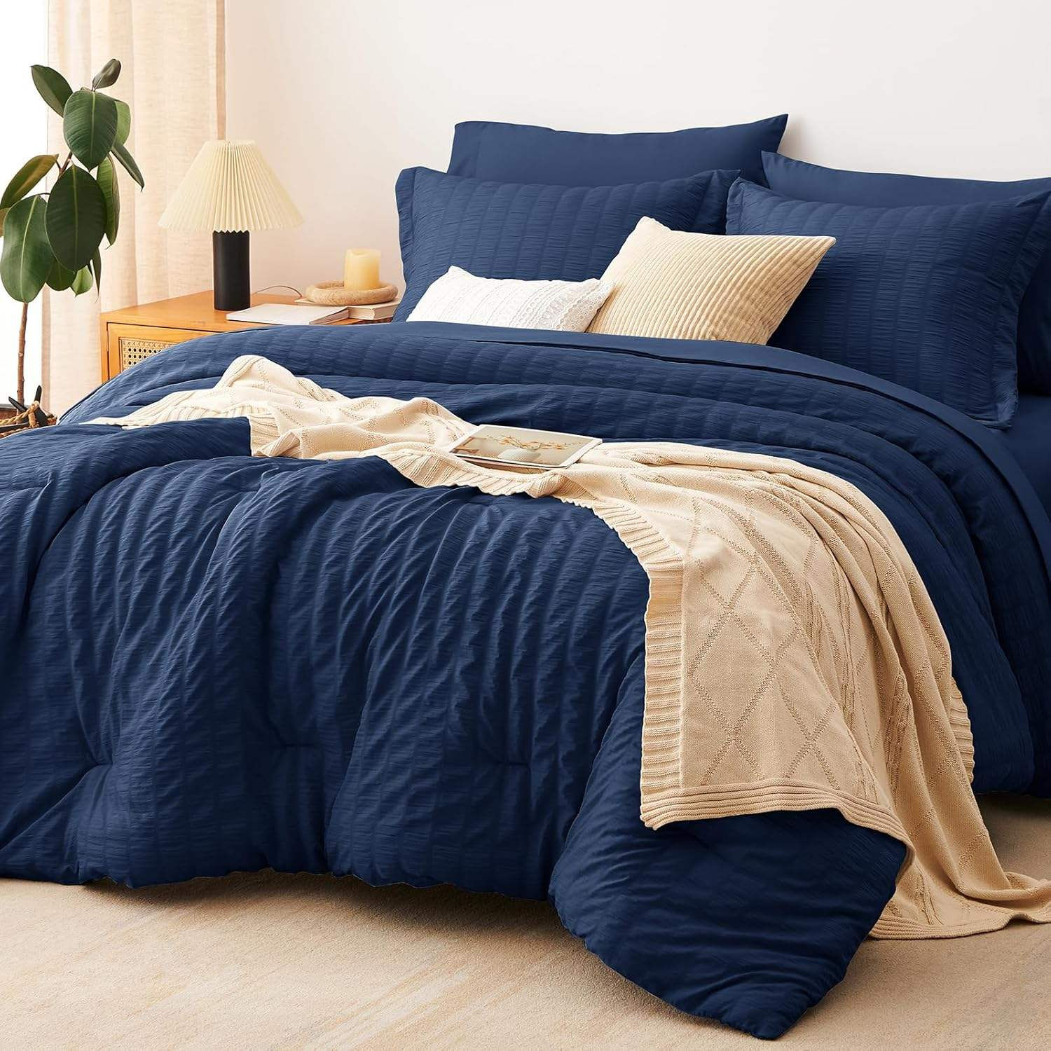 Luxury Seersucker Crinkle Comforter Set 3 Pcs Solid Color Double Sided Soft Lightweight All Season Bedding Set for Home Bedroom