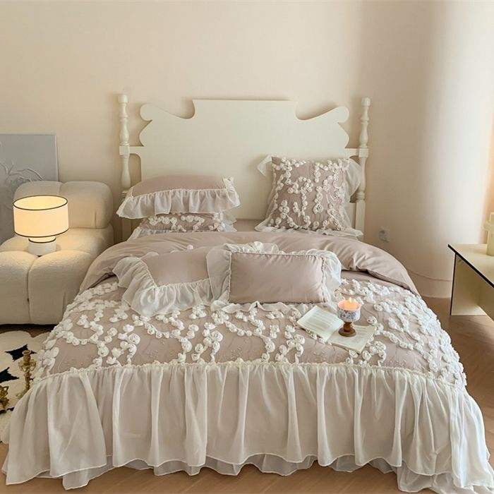 Factory Direct OEM ODM Sale High Quality Embroidery Lace 4-Piece Bedding Sets Soft Warm All-season